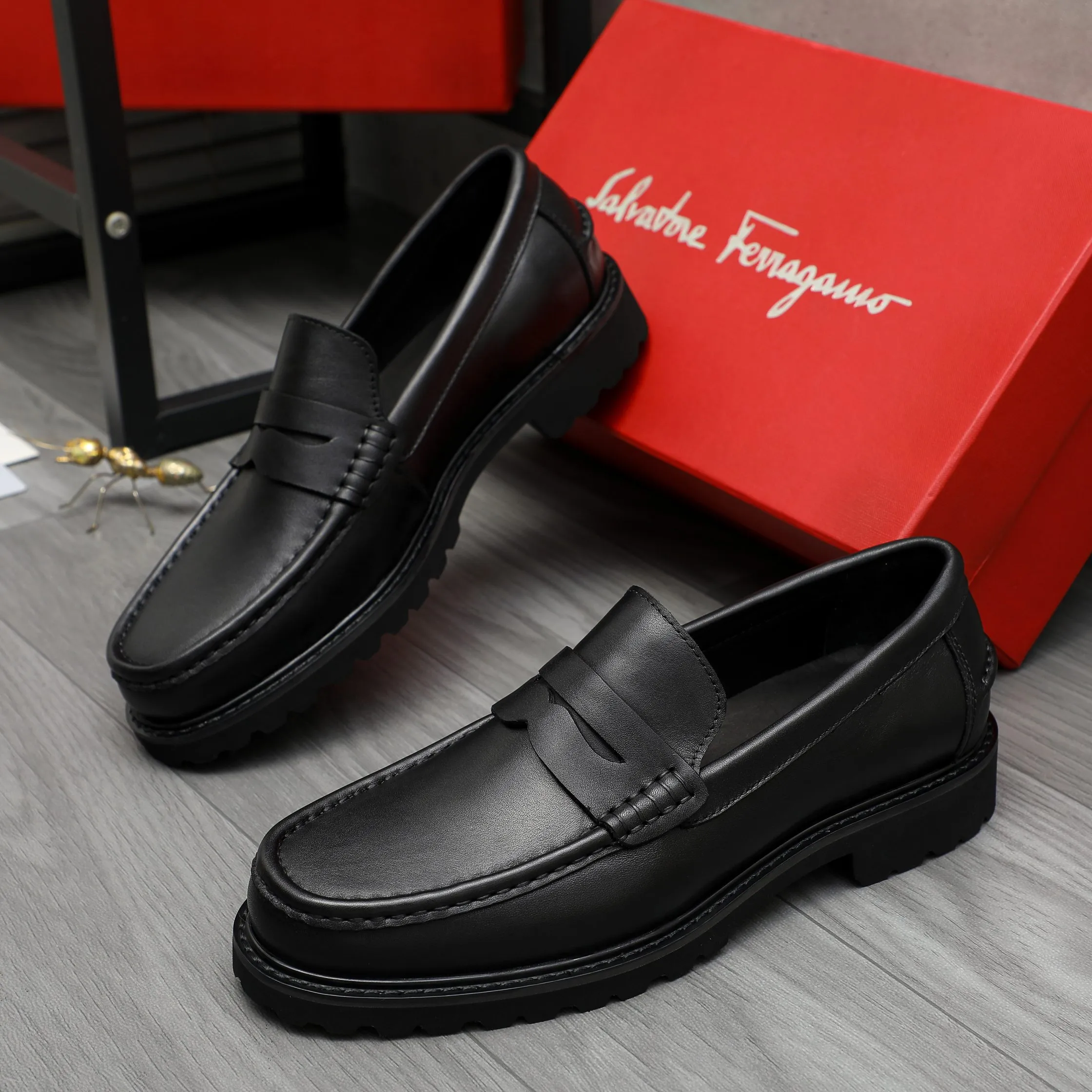 Men's shoes 💰442 Product trademark: Ferragamo "Ferragamo" business formal leather shoes Regular size: 38-46 (45.46 custom-made and non-refundable) Product materials: Selected high-quality cowhide upper, cowhide lining, non-slip rubber outsole